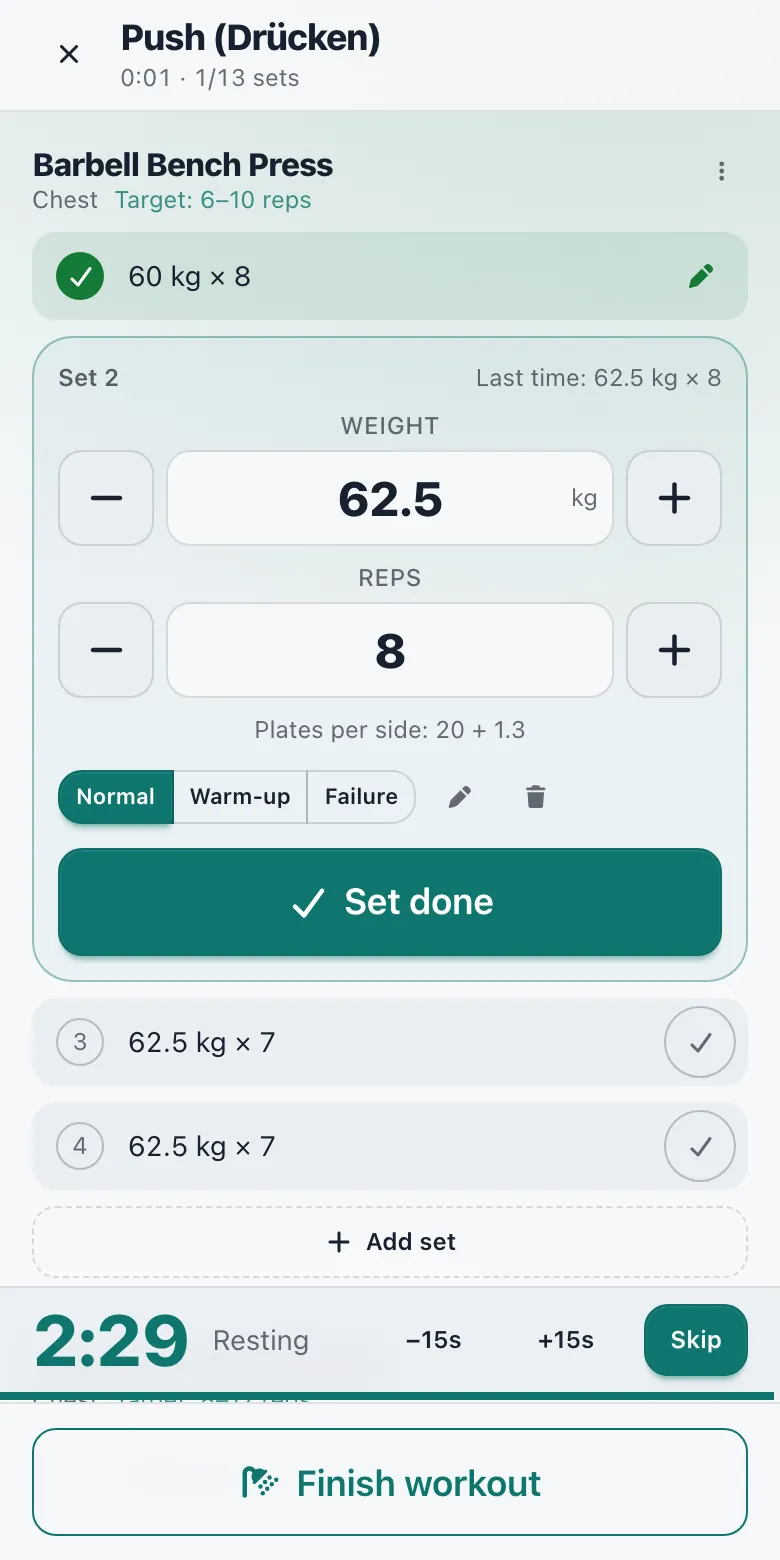 Logging a workout – big thumb-friendly buttons for weight and reps